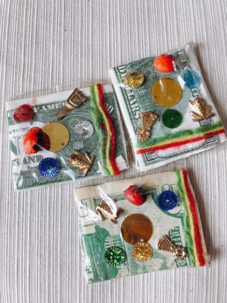 画像2: お札ミニチュア(ワイルーロ、金色アムレット付)　送料無料 (2)