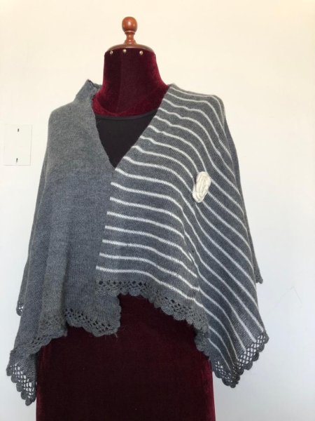 画像2: ２way ストール アルパカ100％ おしゃれ グレイ花(送料込み) (2)