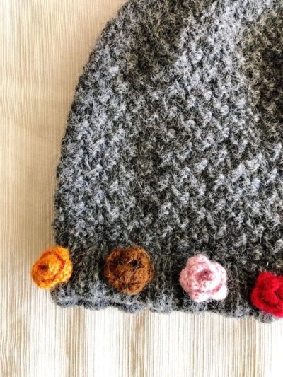 画像1: 手編みアルパカ100％ニット帽子可愛い 花 (送料込み)