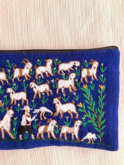 画像1: 手作りアンデス刺繍ケース大 リャマ、羊  送料無料