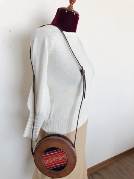 画像4: 本革レザーポシェット(伝統布)M 送料無料 (4)