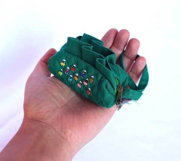 画像4: 手作り　アンデス刺繍リップ入れ（送料込み） (4)