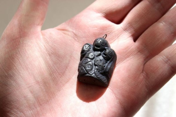 画像2: お守り　パチャママ　ミニ黒（送料無料） (2)